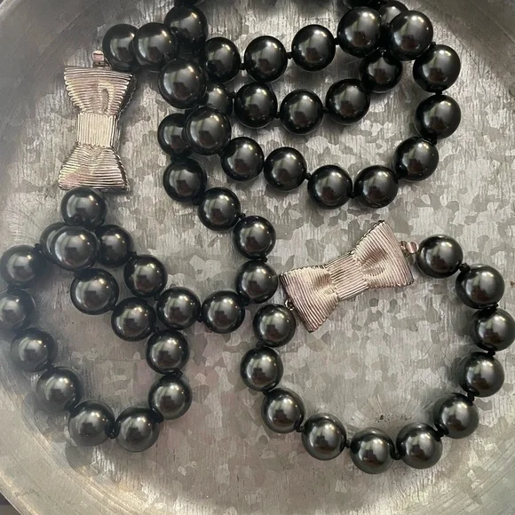 Kate Spade Gray Beaded Necklace and bracelet with Silver Bow - Picture 8 of 8